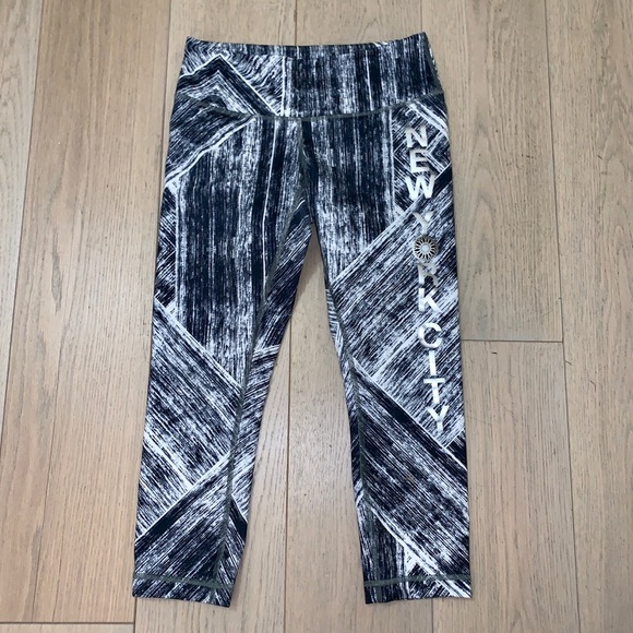 Soulcycle Brushed Printed Cropped Leggings - Picture 3 of 8